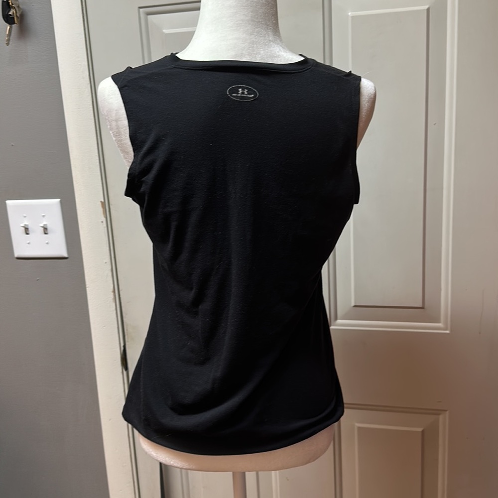 Under Armor v neck tank, size medium - Picture 4 of 5